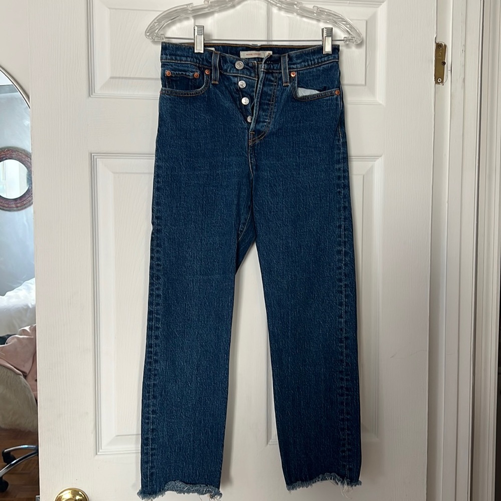 Levi’s dark blue wedge straight jeans size 25
